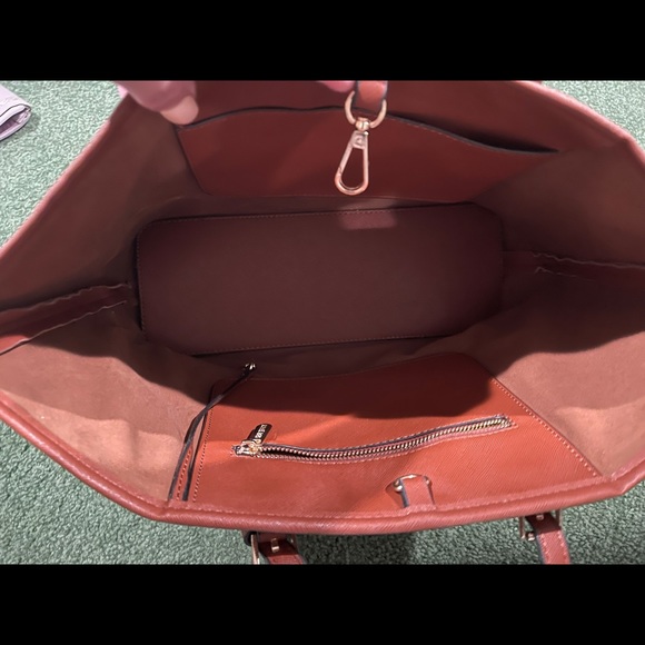 Large Michael Kors Leather Tote Handbag Luggage - Picture 6 of 6